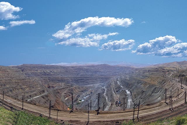 Olmaliq kon-metallurgiya kombinati ochiq mis konida rudalarni qayta ishlash miqdorini ko‘paytiradi
