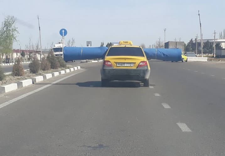 O‘zbek haydovchilari lol qoldirishda davom etishmoqda: Buxorodagi noodatiy holat (foto)