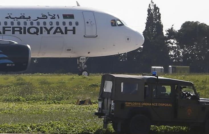 Urush tufayli ishlamagan Beng‘ozi aeroporti ochildi