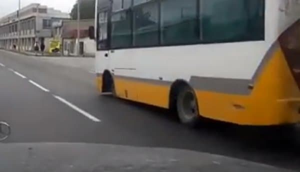 Qozog‘istonda «uch g‘ildirakli» avtobusni payqashdi