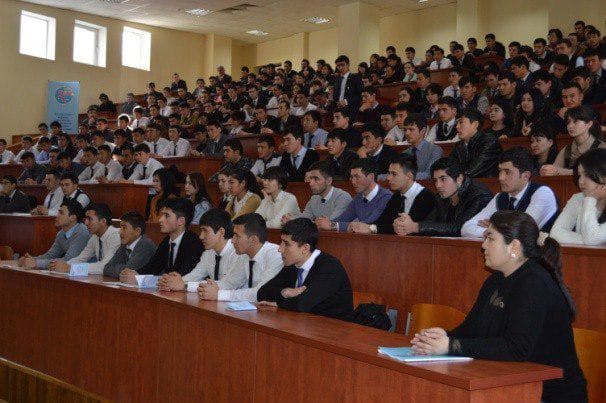 ТИМИ талабалари ва депутатлар “Ёшларга оид давлат сиёсати тўғрисида”ги қонунга бағишланган давра суҳбати ўтказишди