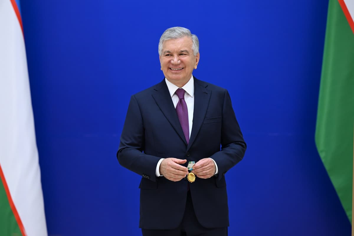 Президент мустақиллик байрами арафасида тақдирланган вазирлар ва ҳокимларга давлат мукофотларини топширди