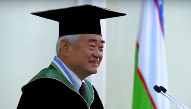 Butunjahon taekvondo federatsiyasi prezidentiga Toshkent shahri faxriy fuqarosi unvoni topshirildi