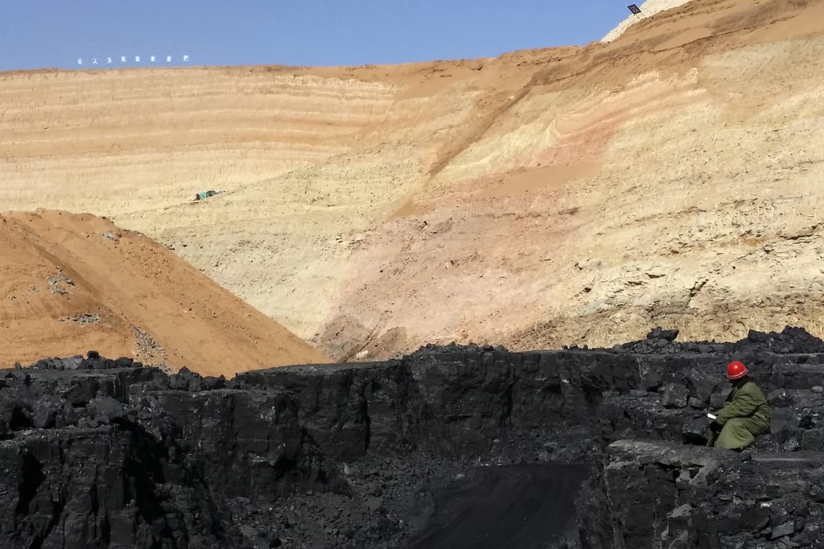 Xitoyda 12 kishi suv bosgan kon ichida qolib ketdi