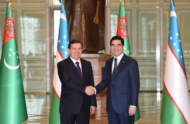 Foto: Berdimuhamedovning sovg‘asi ot, Shavkat Mirziyoyevning sovg‘asi kitob
