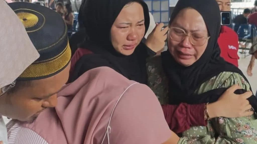 Indoneziyada parom halokatga uchradi. 130 kishi bedarak yoʻqolgan