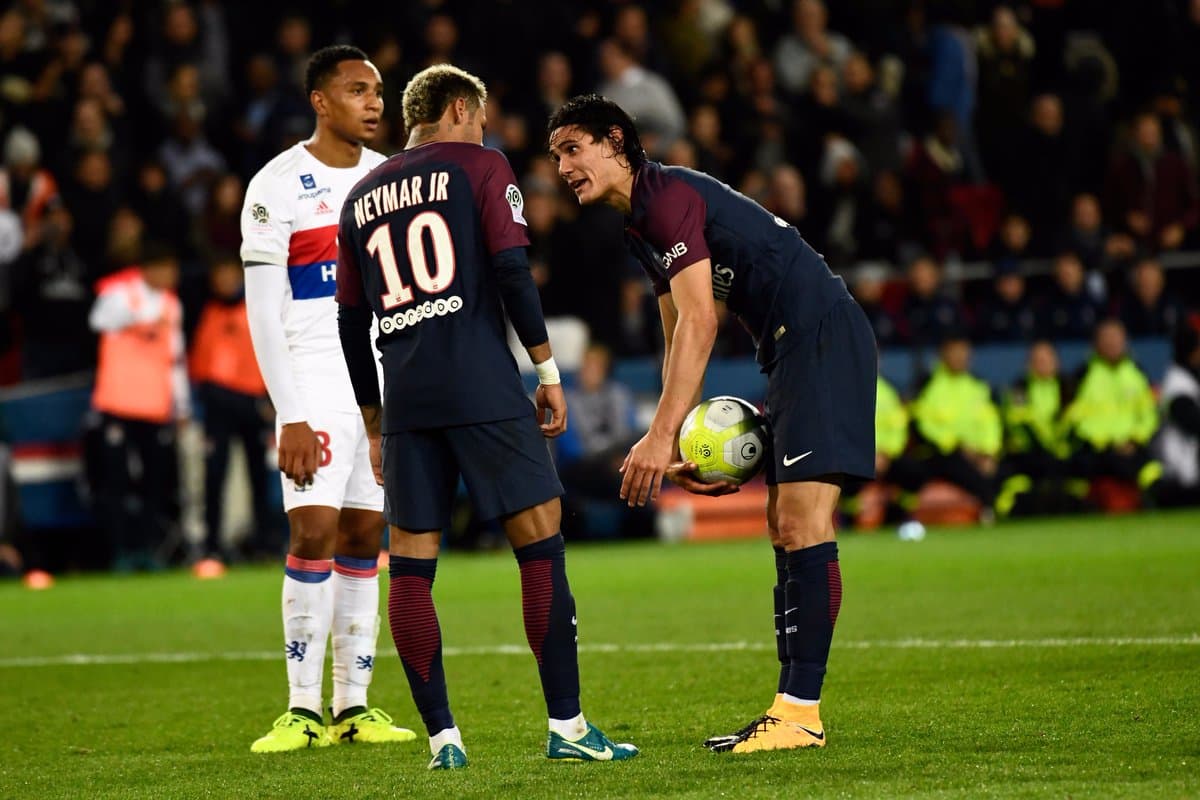 Emeri Neymar va Kavani mojarosiga munosabat bildirdi
