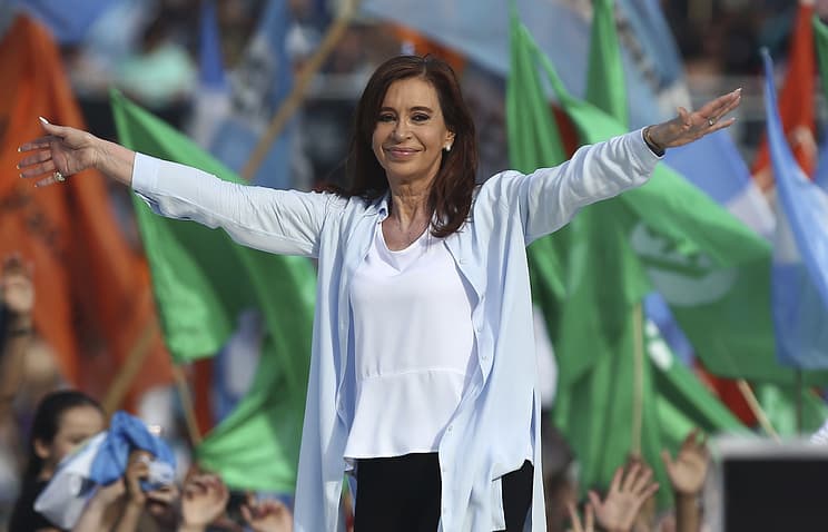 Argentinaning korrupsiyada gumonlanayotgan sobiq prezidenti senator bo‘ldi 