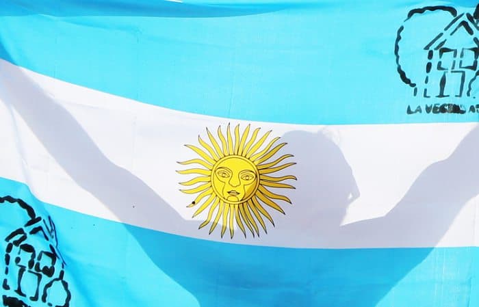 Argentina xorijiy banklardan 6 mlrd dollar miqdorida zayom oladi