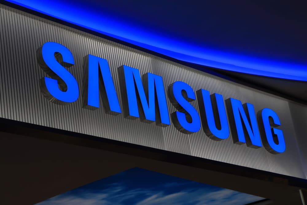 iPhone X’dan ham qimmat: Samsung yangi telefonni taqdim etdi