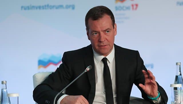 Medvedev: Sanktsiyalarni hech kim bekor qilmaydi