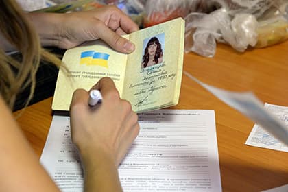 Poroshenko Ukraina fuqarolari pasportlarida rus tili taqiqlanishini qo‘llab-quvvatladi