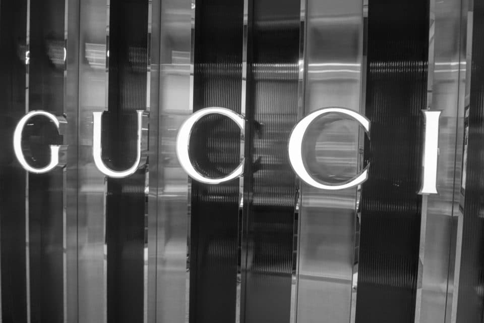 Gucci modalar uyi 2018 yildan boshlab mo‘ynadan voz kechadi