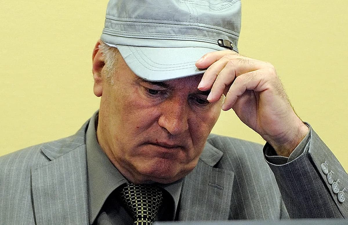 «Bosniyalik qassob» Ratko Mladich qamoqda oʻldi