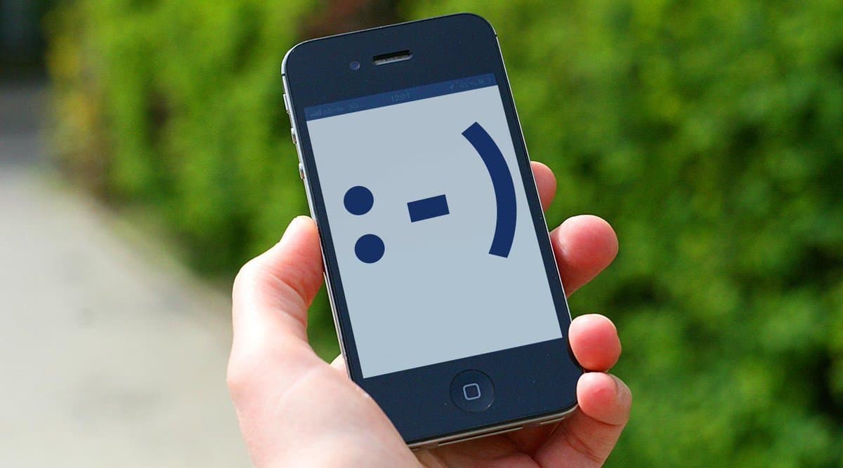 Smayl belgisi Internetdagi 34-tavallud ayyomini nishonlamoqda