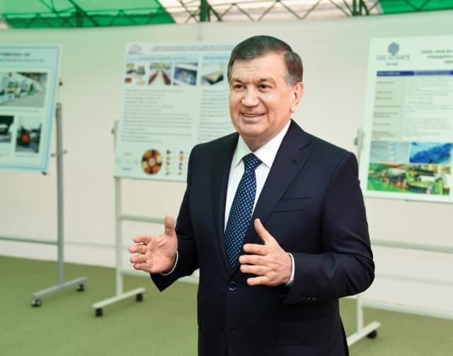 Prezident Chilonzor tumanidagi sanoat korxonalari, ijtimoiy obektlarga tashrif buyurdi