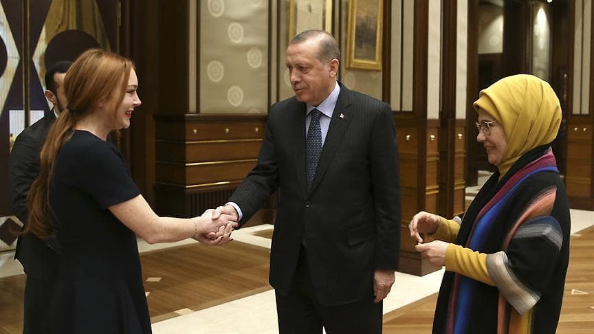 Islomni qabul qilgani aytilayotgan aktrisa Lindsi Lohan Erdo‘g‘an bilan uchrashdi