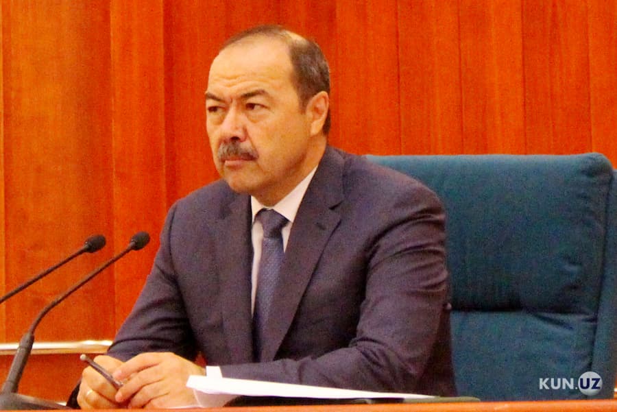 Abdulla Aripov yer ololmagan fermerning muammosi bilan shaxsan shug‘ullanadigan bo‘ldi
