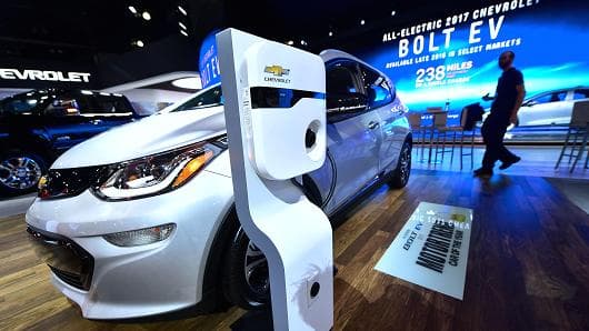 Ekspert: GM Tesla bilan kurashda boy bergan ulushini qaytarib oladi