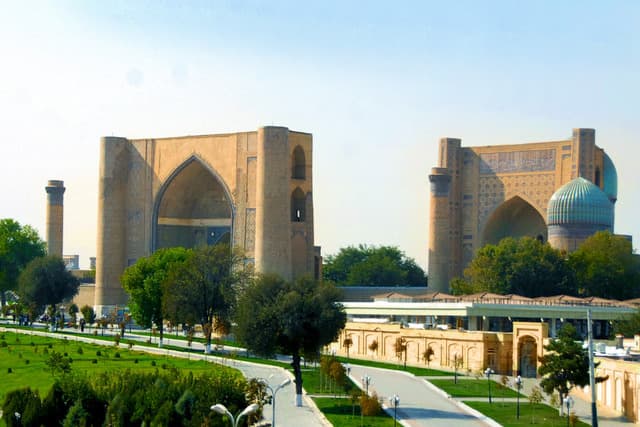 Shavkat Mirziyoyev Samarqandda: ishlar qanday ketayotgani tekshiriladi