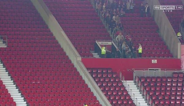 Sapyorlar "Old Trafford" stadionidagi shubhali buyumni portlatib yo‘q qilishdi