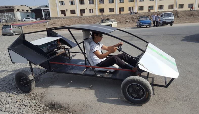 Andijonlik talabalar elektromobil yig‘ishdi