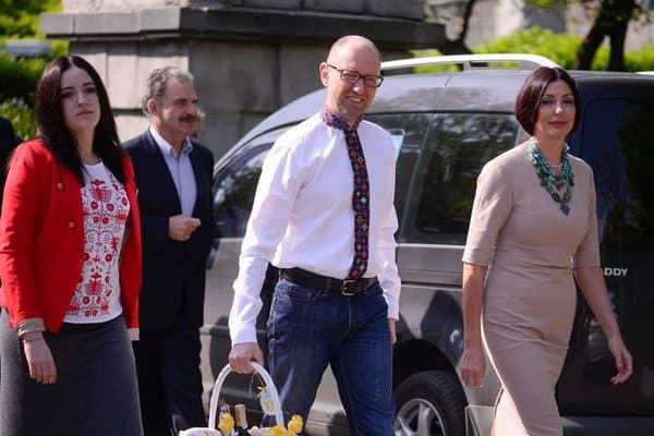 Arseniy Yatsenyuk iste'fosidan keyin ilk marta omma oldida ko‘rinish berdi