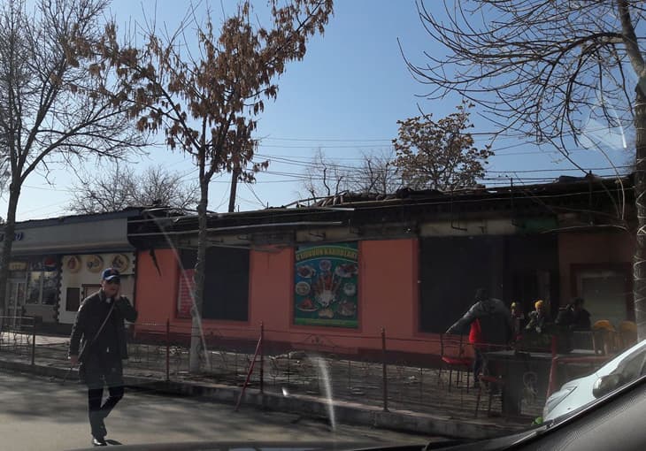 Toshkentning Mirobod bozori qarshisidagi kafe va kabobxonalar buzilmoqda