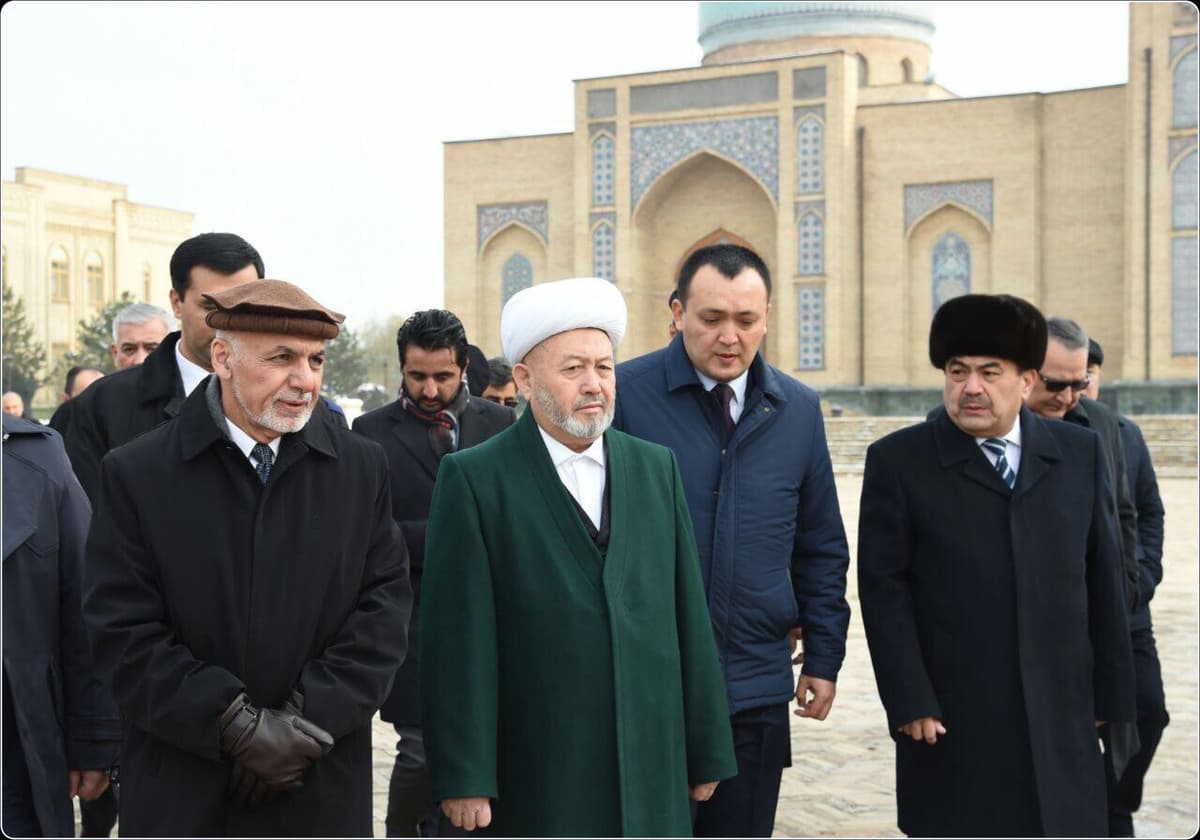 Foto: Afg‘oniston prezidenti Hazrati Imom majmuasi ziyoratida