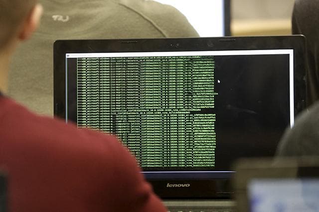 WikiLeaks: Apple AQSh hukumatiga foydalanuvchilar haqida ma'lumot beradi
