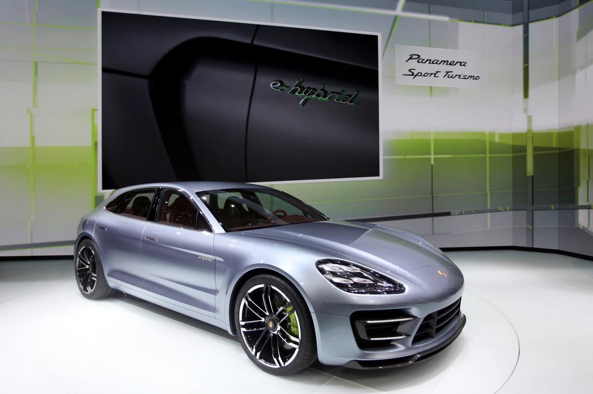 Porsche 2017 yilda birinchi universal modelini taqdim qiladi   