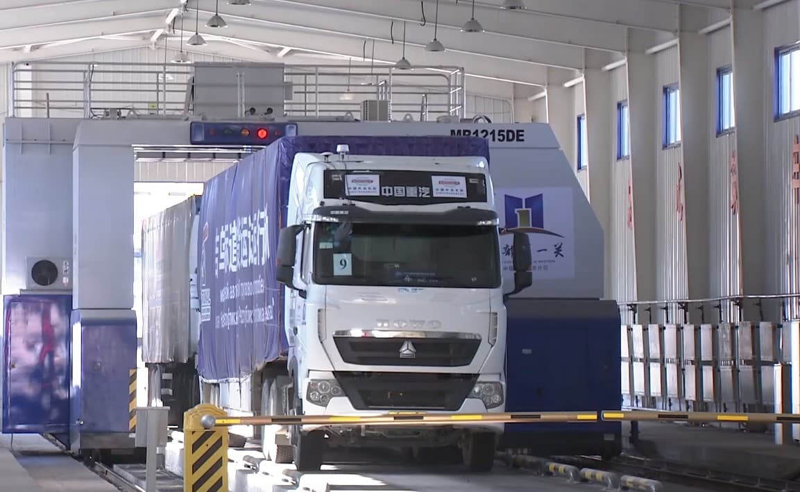 Video: Toshkentdan yo‘lga chiqqan avtokarvon Xitoyga yetib bordi
