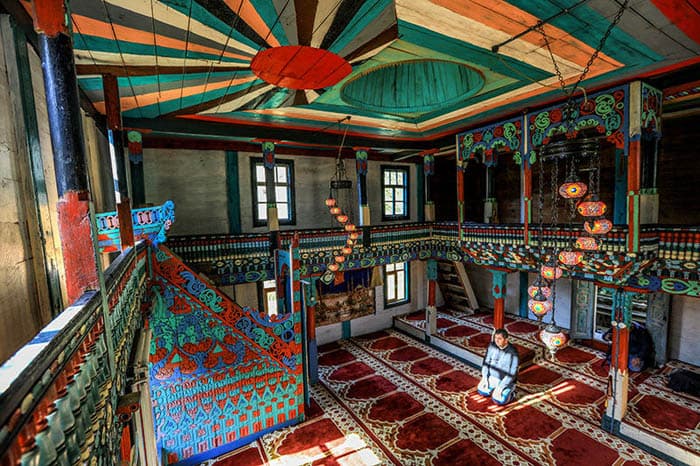 Turkiyadagi 165 yillik masjid dunyo musavvirlarini lol qoldirmoqda
