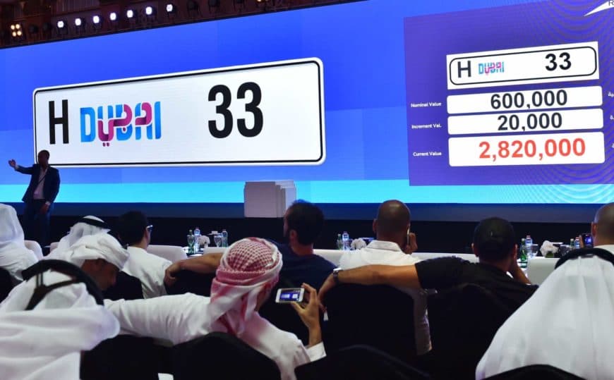 Dubaylik tadbirkorlar chiroyli avtomobil raqamlari uchun 1 million dollardan ko‘p sarfladi