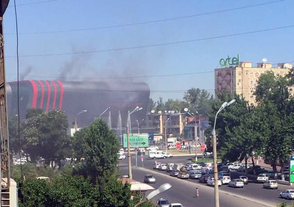 Toshkentda joylashgan Mega Planet savdo-ko‘ngilochar markazida yong‘in chiqdi (foto va video)