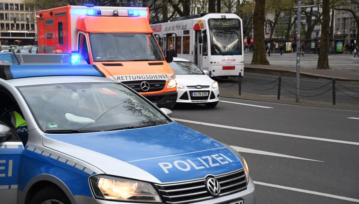 Germaniyada tezyurar poyezd relslardan chiqib ketdi
