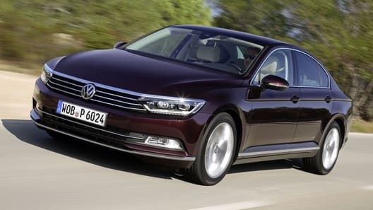 Volkswagen 300 mingga yaqin Passat'ni ortga qaytarmoqda