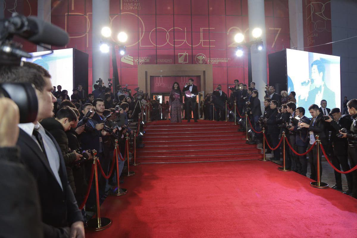 Foto: “PROlogue – 2017” festivalining “qizil yo‘lakcha”si hamda yopilish marosimi