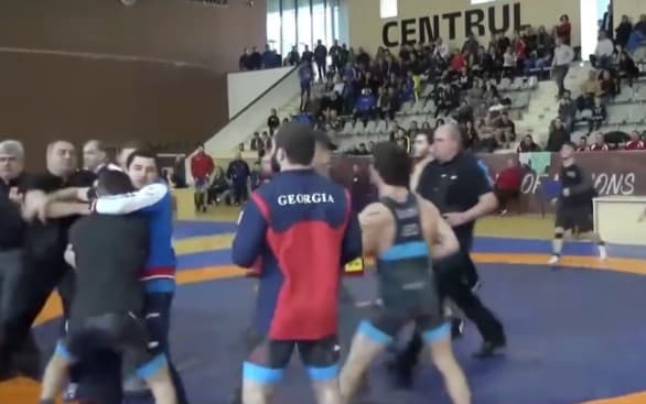 Yevropa millatlari kubogi finalida rossiyalik va gruziyaliklar kurashchilar mushtlashib ketishdi