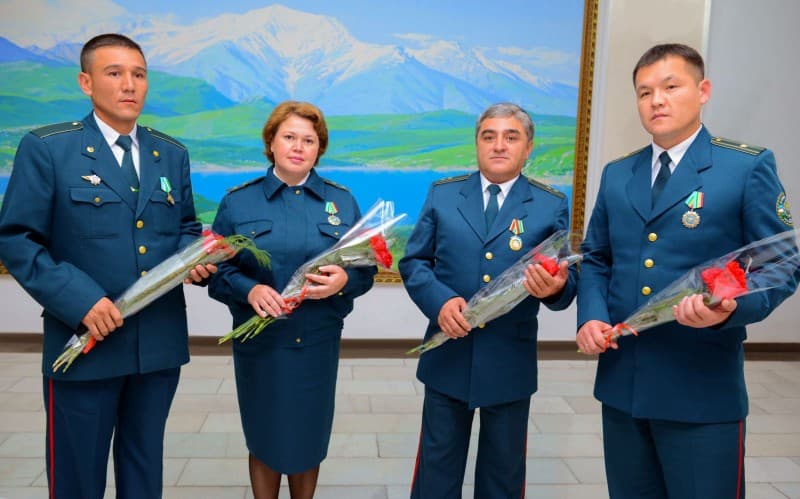 Prezident Ichki ishlar idoralari xodimlarining bir guruhini mukofotladi