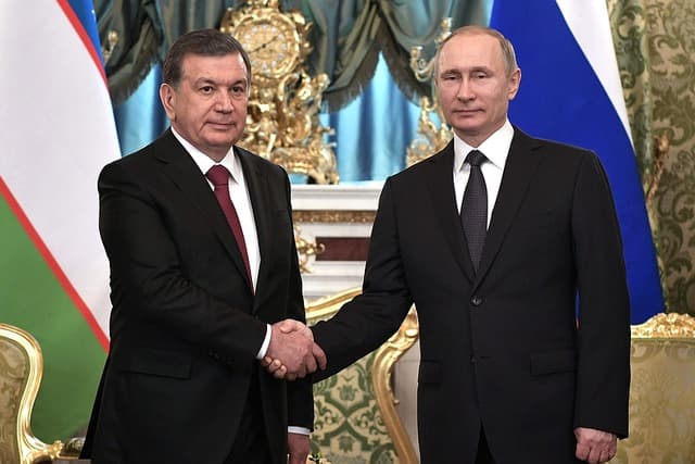 Vladimir Putin Shavkat Mirziyoyevni Ikkinchi Jahon urushidagi g‘alabaning 72 yilligi bilan tabrikladi