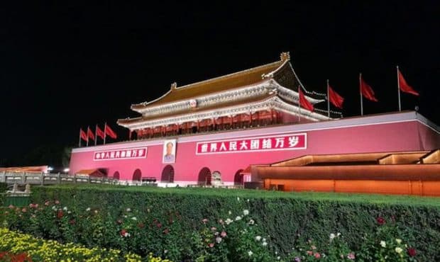 XXR o‘zining 67 yilligini ajoyib manzaralar og‘ushida nishonlamoqda (fotojamlanma)
