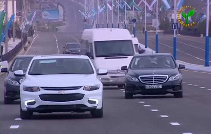 Шавкат Мирзиёев янги Chevrolet Malibu автомобилида шаҳар айланди