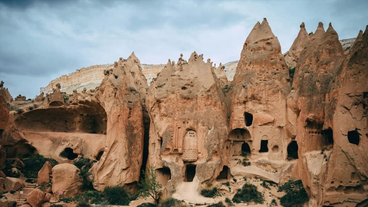 Каппадокияда қоя қулади. Икки киши ҳалок бўлган