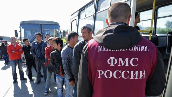 Ruslarning uchdan ikki qismi mehnat migrantlari oqimini cheklash tarafdori bo‘lib chiqdi