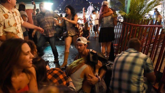 Uzluksiz o‘t ochilgan. Las-Vegasdagi otishma videolari paydo bo‘ldi