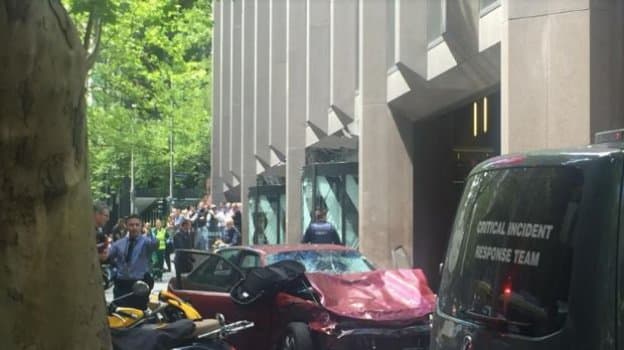 Melburnda avtomobil piyodalar ustiga atayin haydab borildi, qurbonlar bor