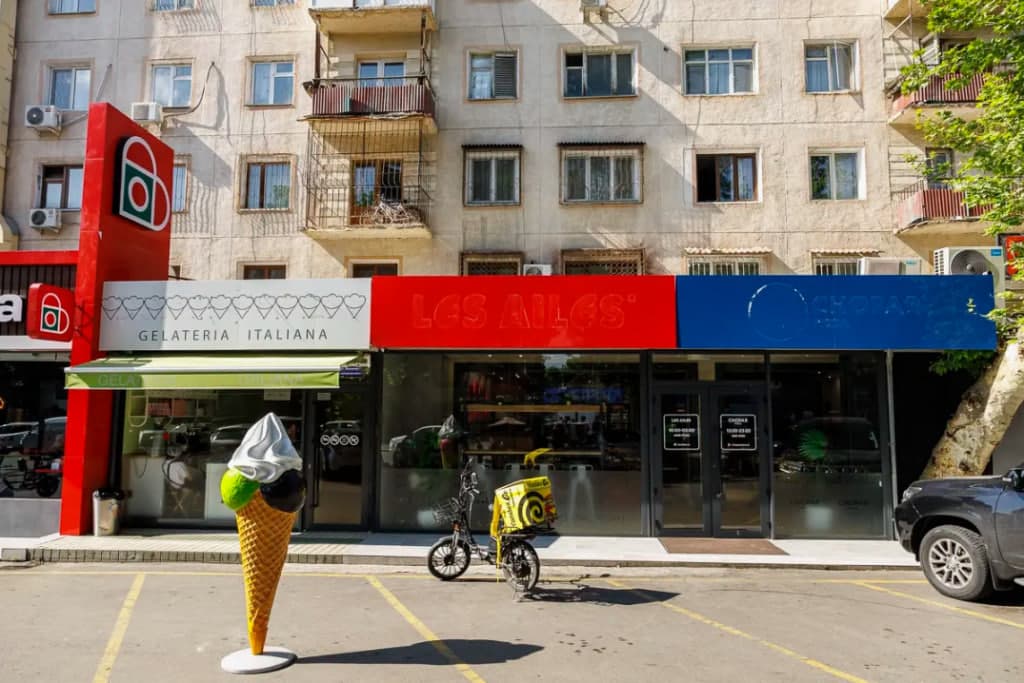 Выявлены почти 4,5 тысячи единиц рекламы и вывесок с нарушениями требований государственного языка