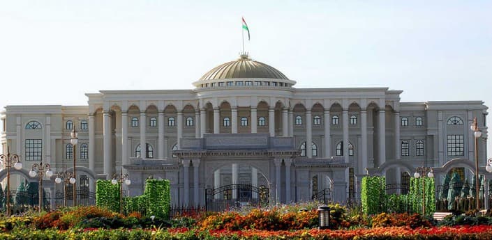 Tojikiston mulozimlari kam ta'minlangan oilalarga ehson qilishlari belgilab qo‘yildi