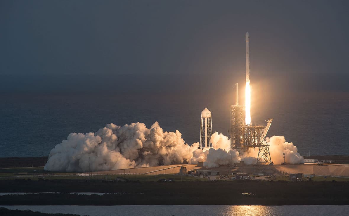 Falcon 9 ракетасининг янги двигатели синов вақтида портлаб кетгани маълум бўлди